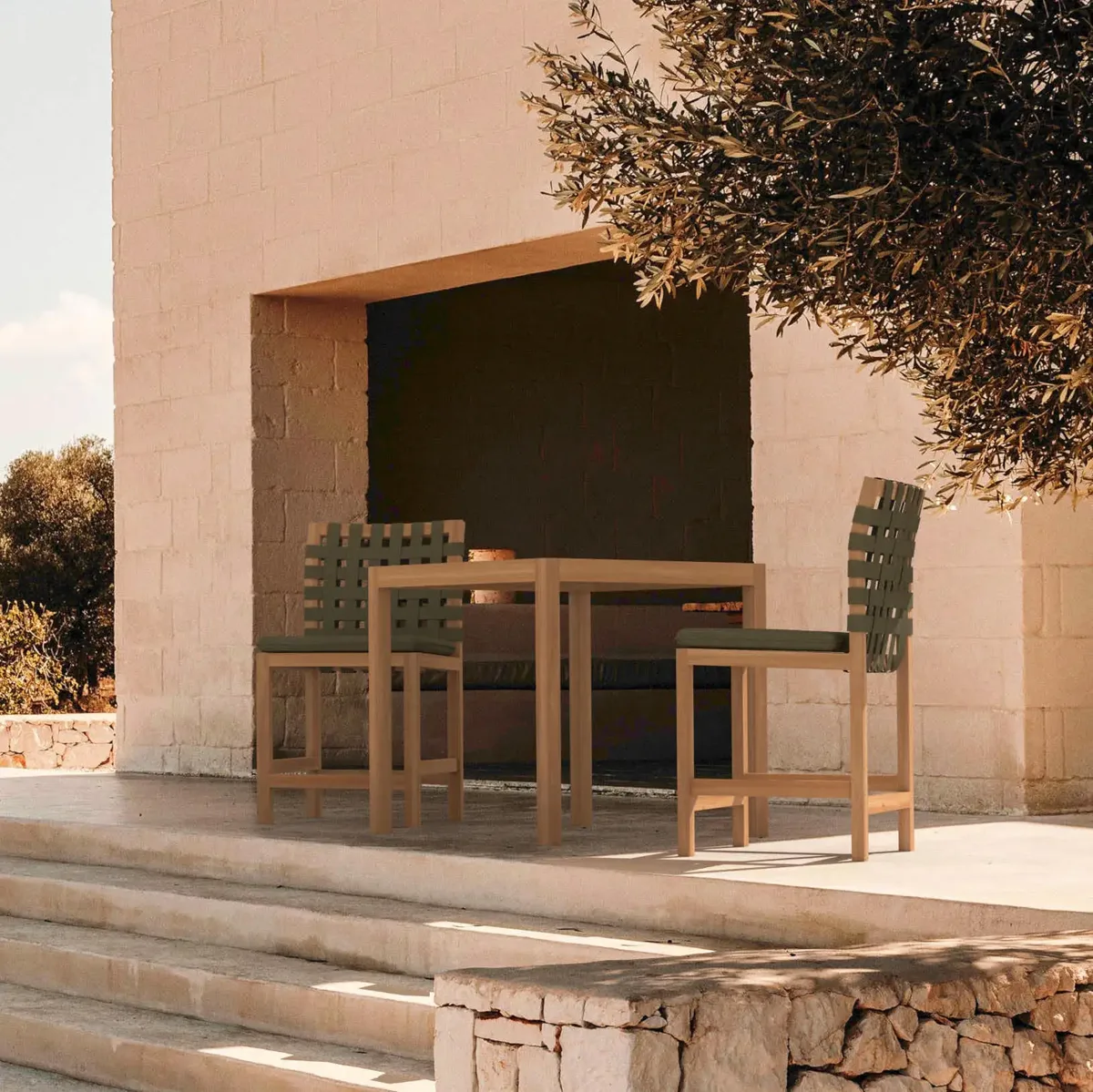 Valtor Dining Set